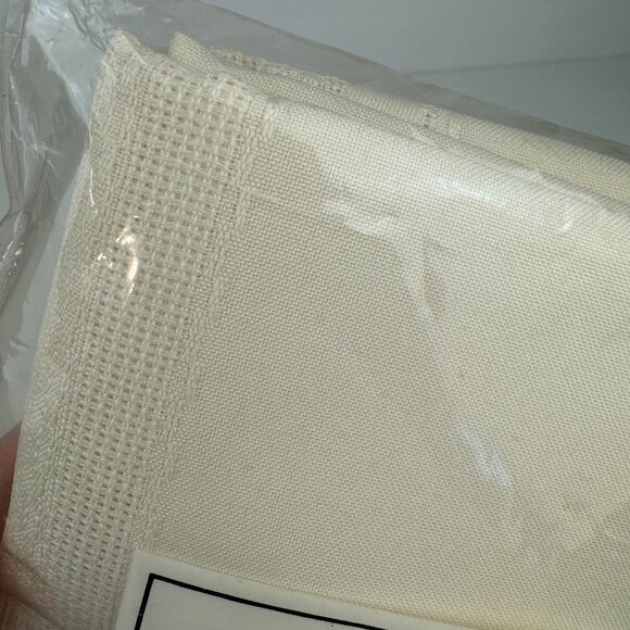 Vtg Bardwil Linens Pack of 4 Cloth Dinner Napkins 17inchx17 inch Off White Cream - Picture 9 of 12